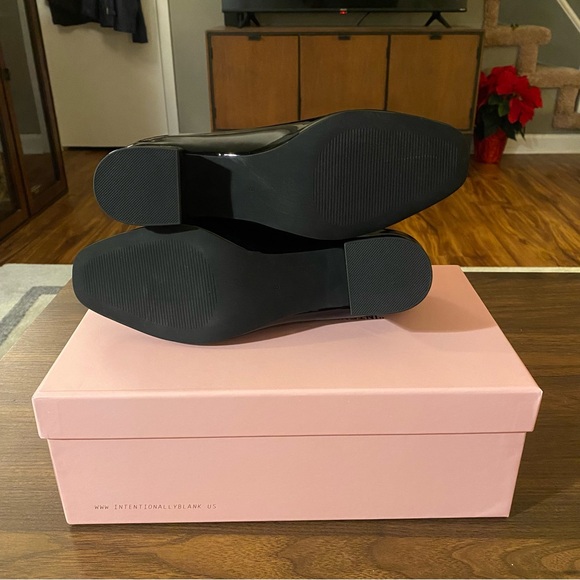 NIB Intentionally ____ (blank) Piano leather triple strap Mary Jane heels size 8 - Picture 6 of 7